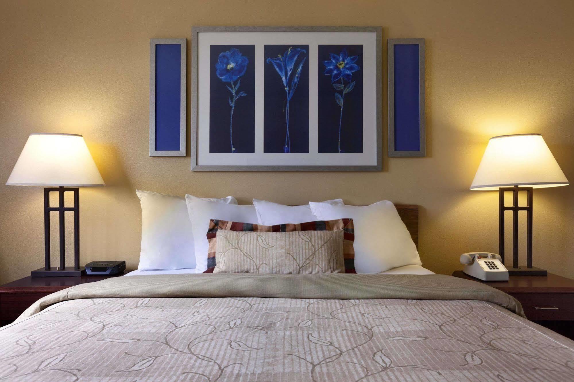 Days Inn By Wyndham Austin Exteriér fotografie